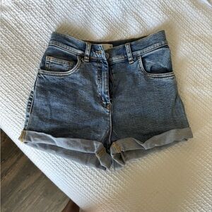 Aritzia — Wilfred Free mom shorts